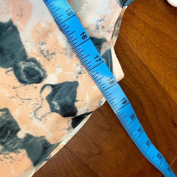 Cabi XS Gelato V-neck printed top - Picture 7 of 7